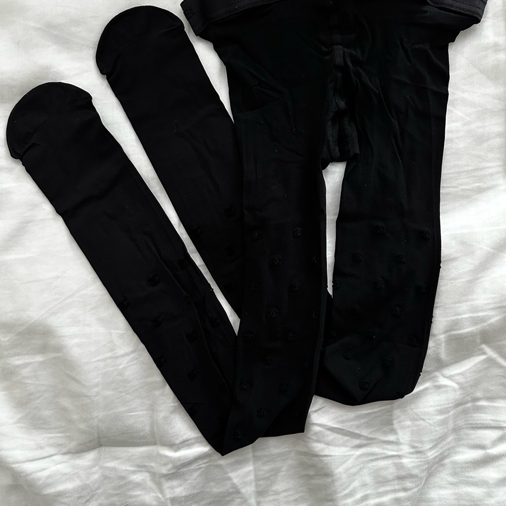 ❌SOLD ELSEWHERE❌BNIB CHANEL BLACK TIGHTS CC LOGO. SIZE: SMALL. 2023 BOUTIQUE F - Picture 8 of 11